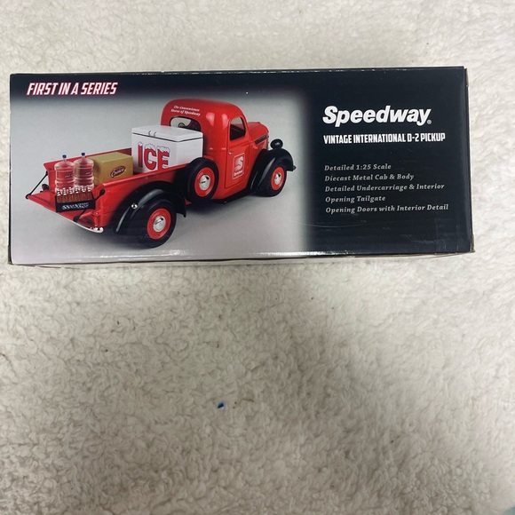 2015 First Gear Speedway NIB Vintage International D-2 Pickup 1:25 Scale - Picture 5 of 5
